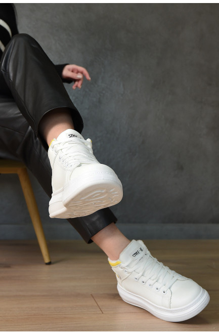Кросівки жіночі білого кольору на єврохутрі 152980L