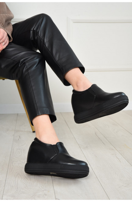 Туфли-сникерсы женские демисезонные черного цвета 154193L