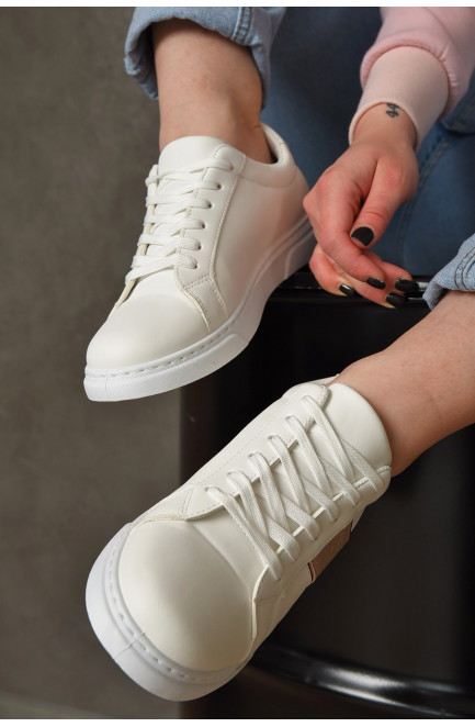 Кросівки жіночі білого кольору на шнурівці 156138L