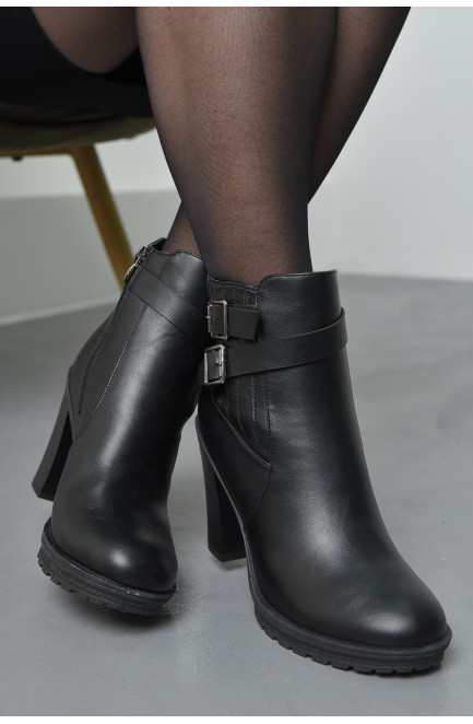 Ботинки женские демисезонные черного цвета 168306L