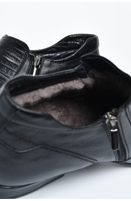 Ботинки мужские зимние на меху черного цвета 172204L