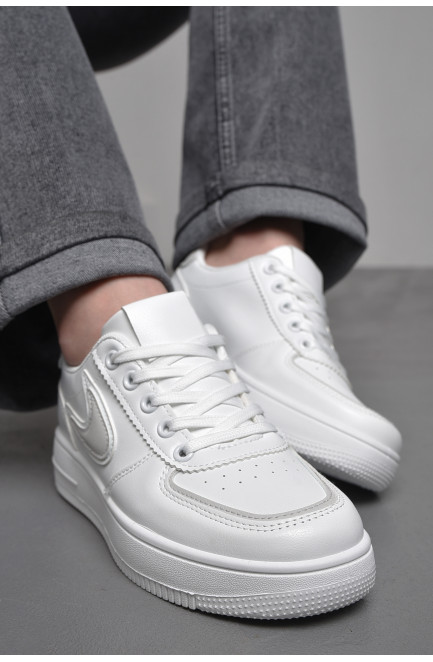 Кросівки жіночі білого кольору на шнурівці 174399L
