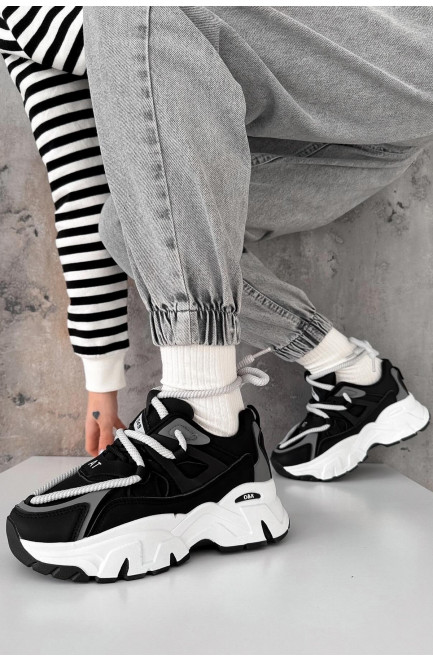 Кросівки жіночі чорного кольору на шнурівці 176329L