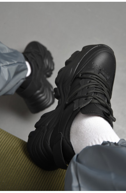 Кросівки жіночі чорного кольору на шнурівці 176334L