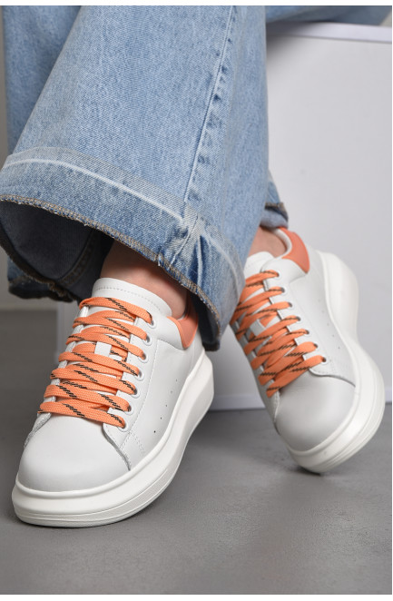 Кросівки жіночі білого кольору на шнурівці 176649L