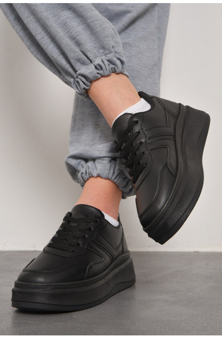 Кросівки жіночі чорного кольору на шнурівці 176744L
