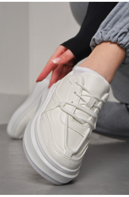 Кросівки жіночі білого кольору на шнурівці 176752L