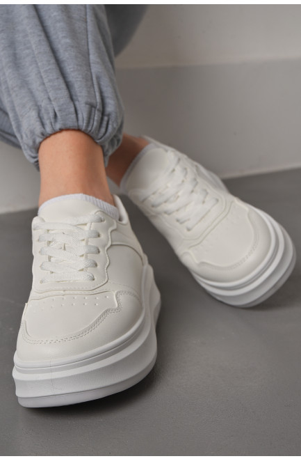 Кросівки жіночі білого кольору на шнурівці 176787L