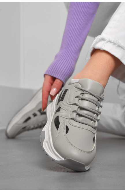 Кросівки жіночі сірого кольору на шнурівці 176865L