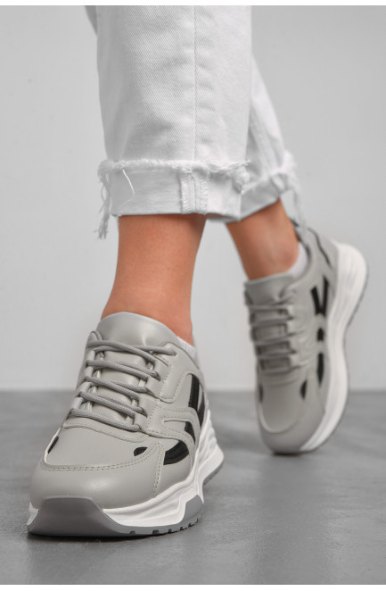 Кросівки жіночі сірого кольору на шнурівці 176865L