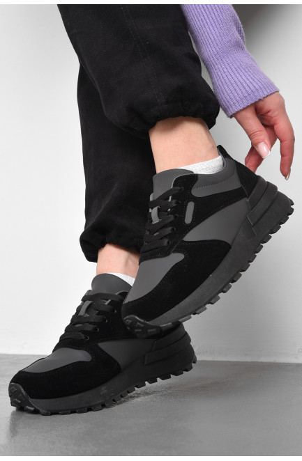 Кросівки жіночі чорного кольору на шнурівці 176890L