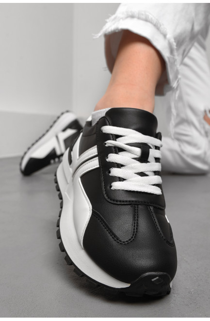 Кросівки жіночі чорно-білого кольору на шнурівці 176892L