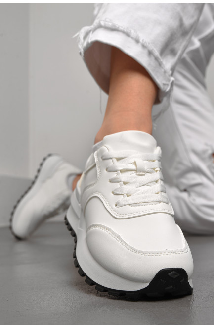 Кросівки жіночі білого кольору на шнурівці 176936L