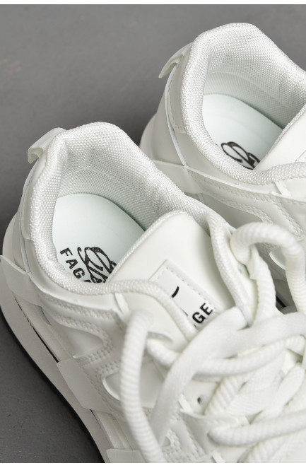 Кросівки жіночі білого кольору на шнурівці 177493L