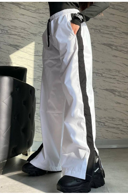 Спортивні штани  жіночі білого кольору 177900L