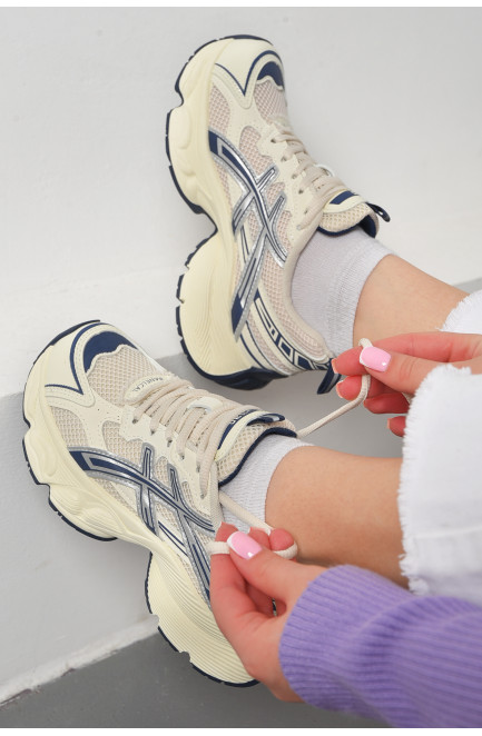 Кроссовки женские молочного цвета на шнуровке 178091L
