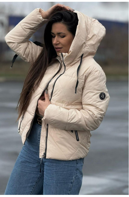 Куртка жіноча демісезонна бежевого кольору 178584L