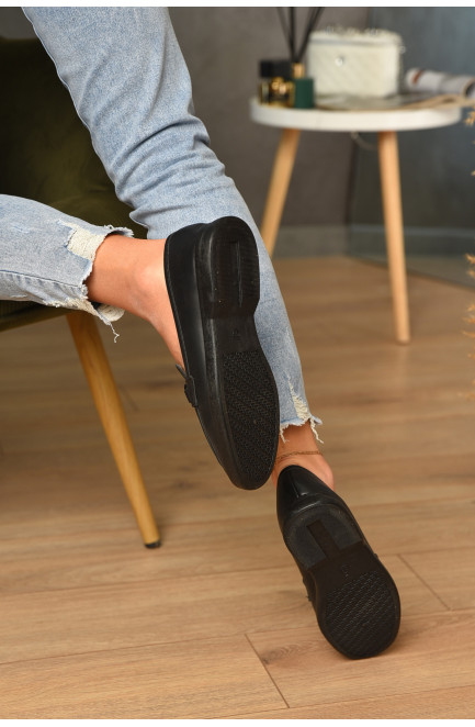 Туфли-лоферы женские черного цвета 178674L