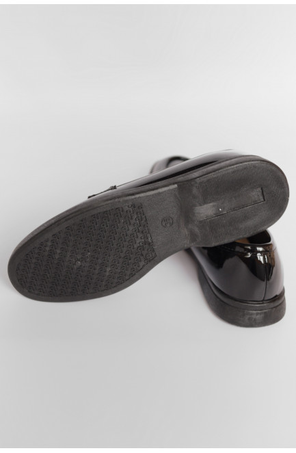 Туфли-лоферы женские черного цвета 178680L