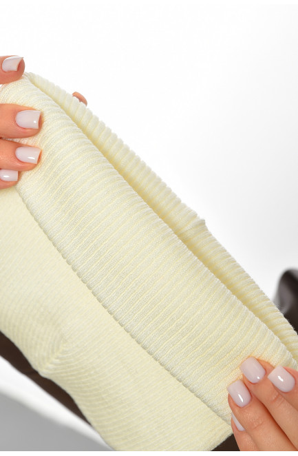 Шапка женская демисезонная молочного цвета 191892L