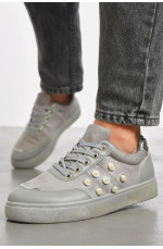 Кроссовки женские серого цвета на шнуровке 192495L