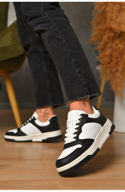 Кроссовки женские черно-белого цвета на шнуровке 206169L