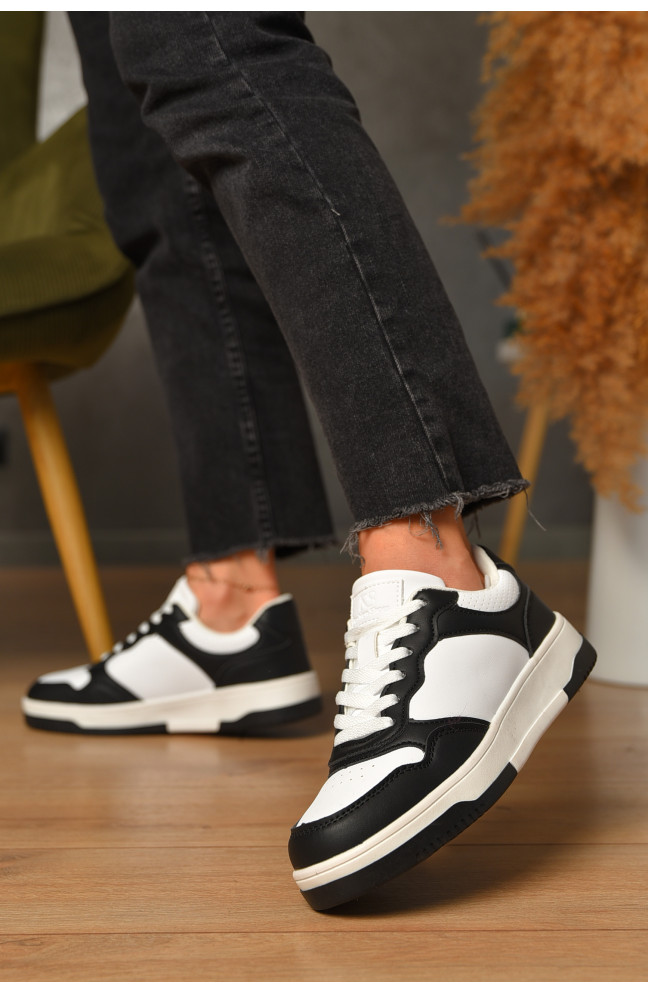 Кроссовки женские черно-белого цвета на шнуровке 206169L