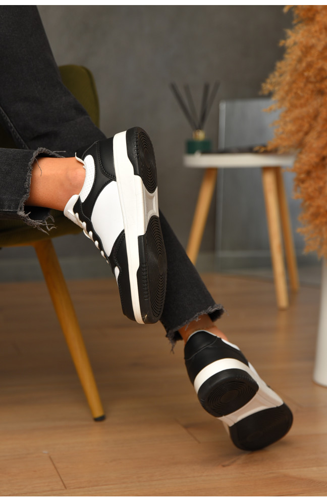 Кроссовки женские черно-белого цвета на шнуровке 206169L