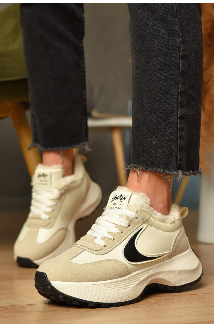 Кроссовки женские зимние бежевого цвета на шнуровке 207626L