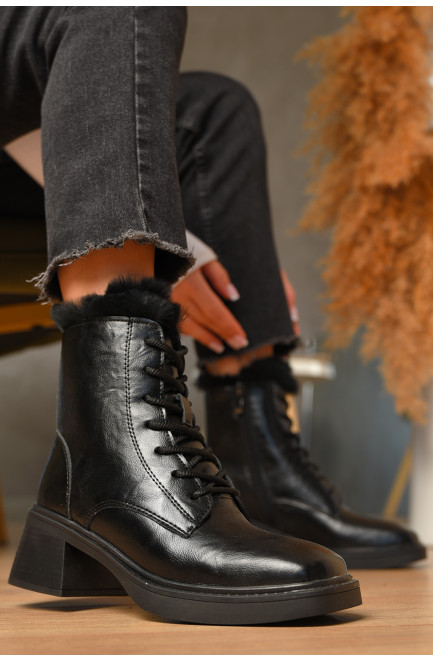 Ботинки женские зимние на меху черного цвета 207633L