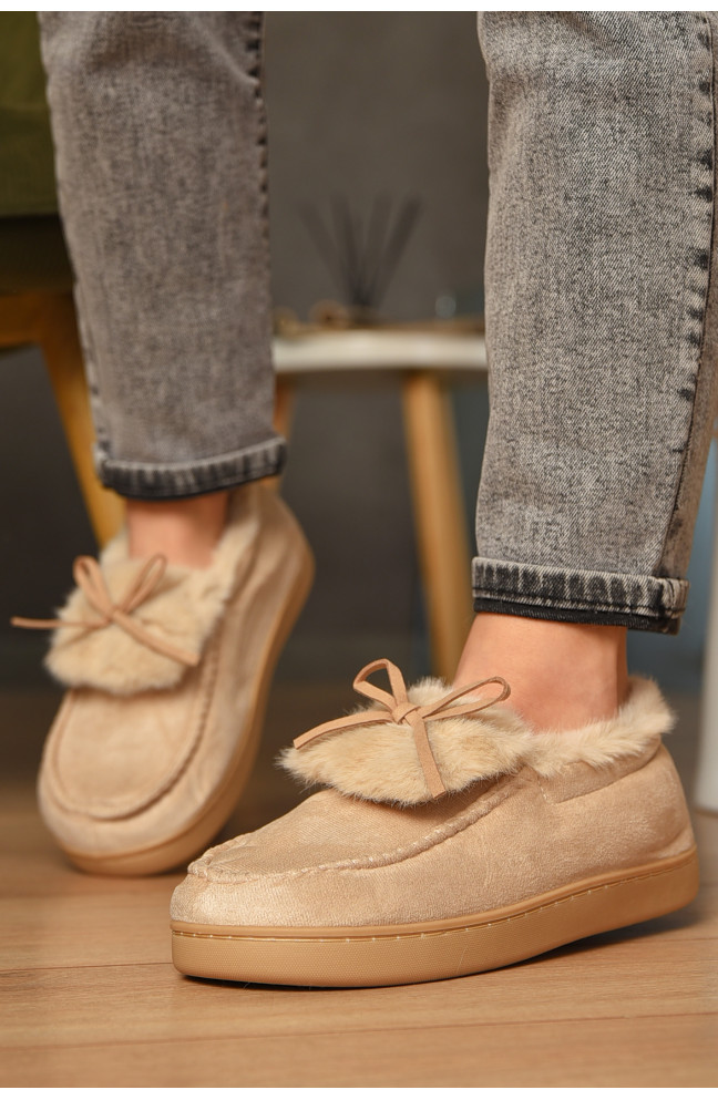 Домашние тапочки женские на меху светло-бежевого цвета 208066L