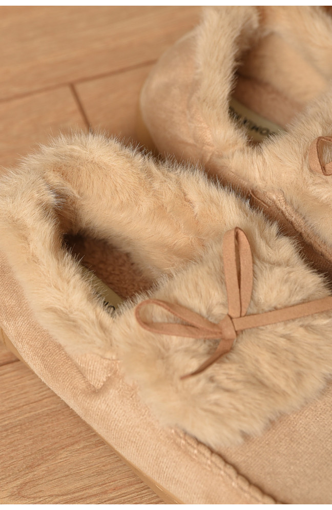 Домашние тапочки женские на меху светло-бежевого цвета 208066L