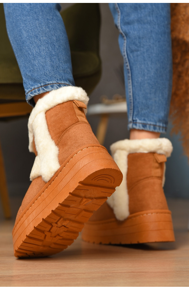 Угги женские на меху темно-бежевого цвета 208354L