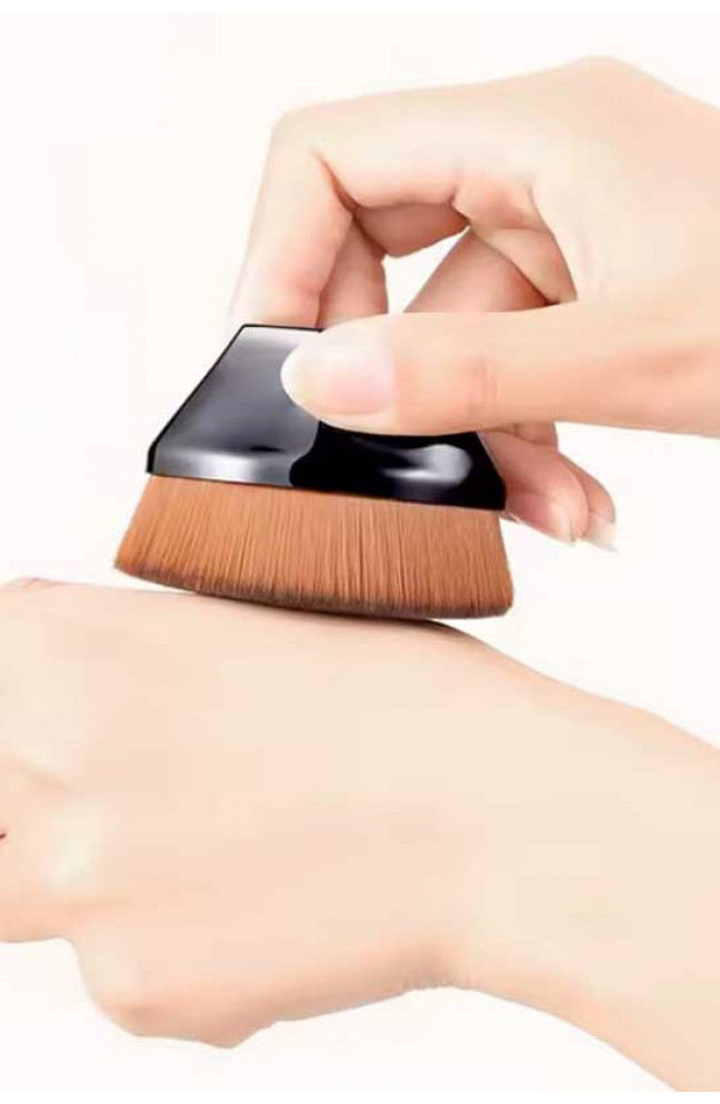 Кисточка для тональной основы и макияжа Adoran 209211L