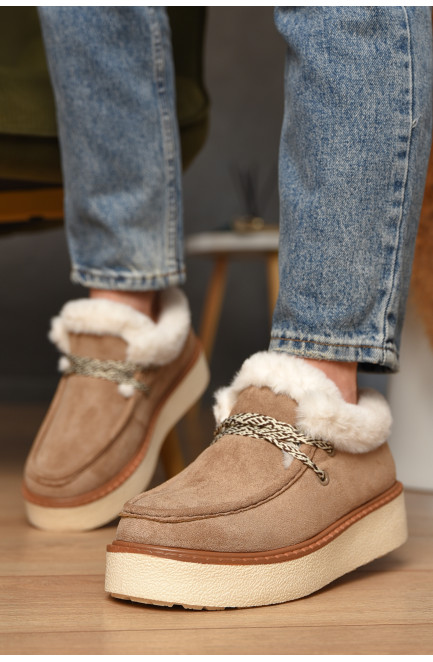 Лоферы женские на меху светло-бежевого цвета 209326L