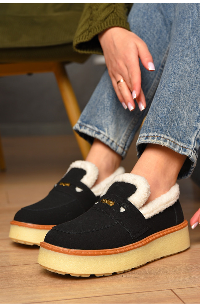 Лоферы женские на меху черного цвета 209329L