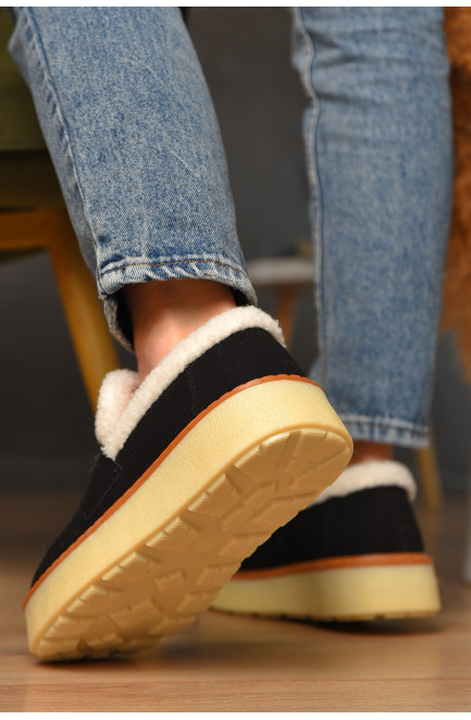 Лоферы женские на меху черного цвета 209329L