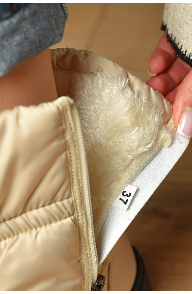 Дутики женские на меху бежевого цвета 209400L