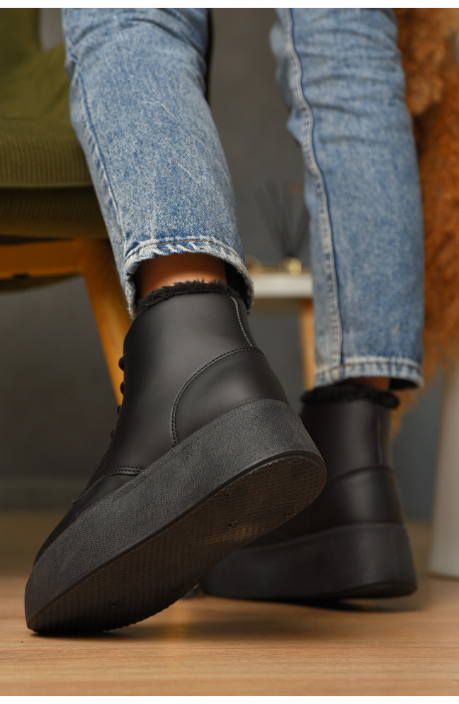 Ботинки женские зимние черного цвета 209425L