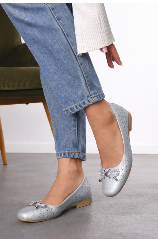 Балетки женские серебристого цвета 210218L