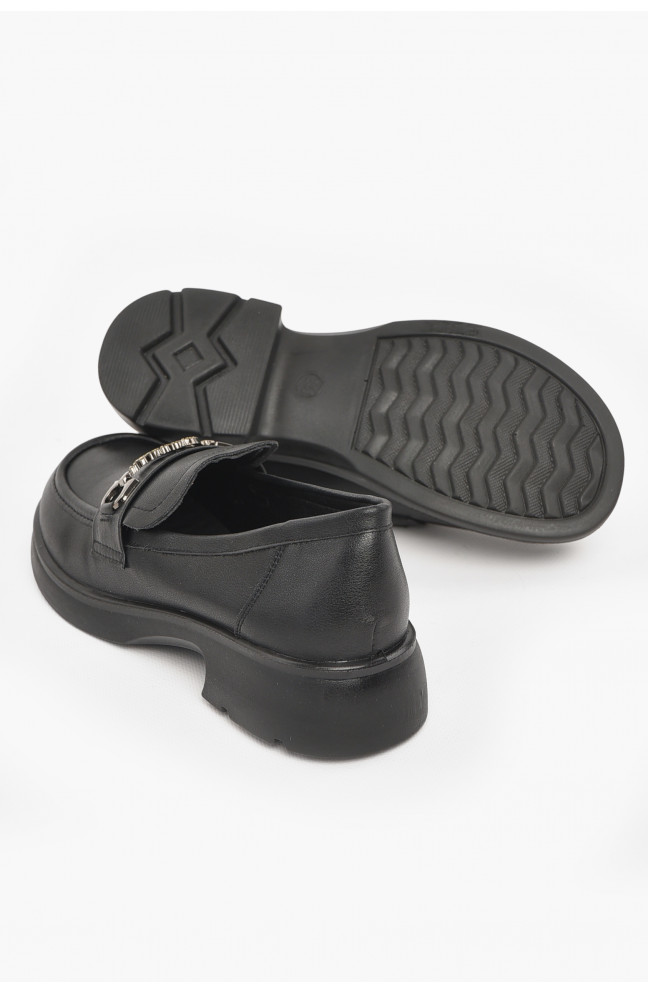 Туфли-лоферы женские черного цвета 210981L