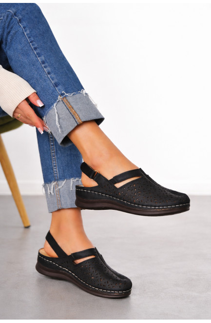 Босоножки женские черного цвета 211011L