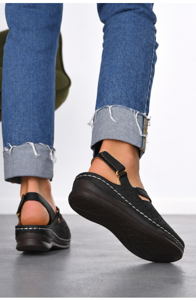 Босоножки женские черного цвета 211011L