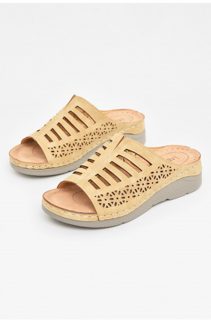 Шлепки женские бежевого цвета 211026L