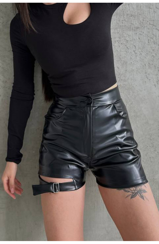 Шорты женские эко-кожа черного цвета 211028L