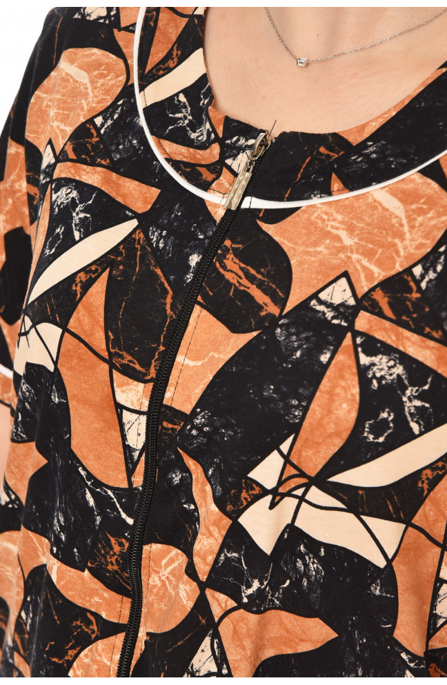 Халат женский полубатальный коричневого цвета с принтом 211326L